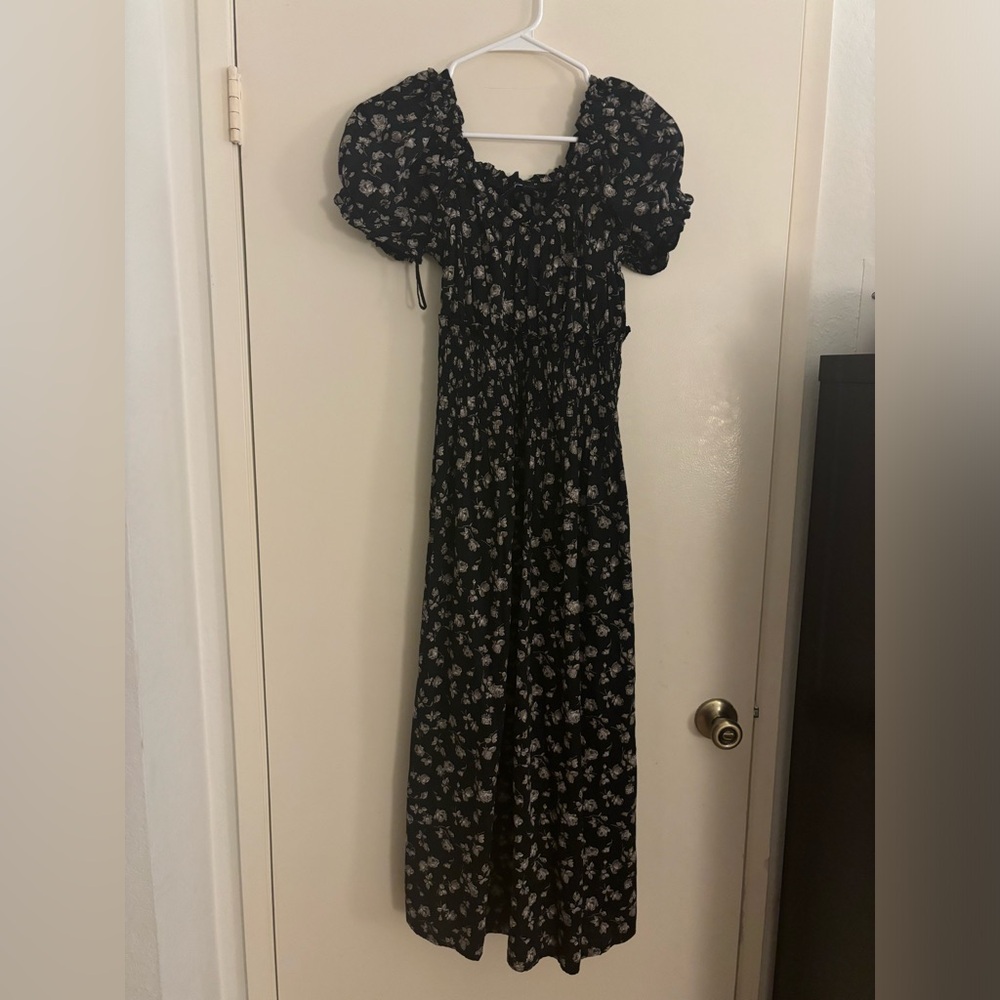 Gap Women’s Smocked Midi Dress Size XS       Black Floral - Worn only once